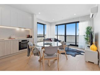 Stylish and convenient two bedroom apartment Apartment, Burwood - 1