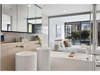 Stylish and Modern Oracle 2 Bedroom Apartment Apartment, Gold Coast - 1