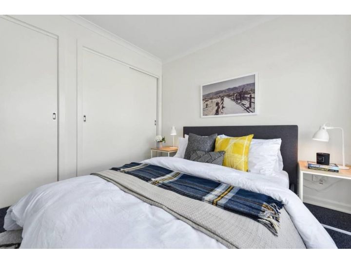 Stylish and Spacious Launceston Villa + Free Wifi Apartment, Launceston - imaginea 18