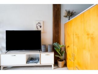 STYLISH APARTMENT IN CHIPPENDALE //PRIVATE PARKING Apartment, Sydney - 4