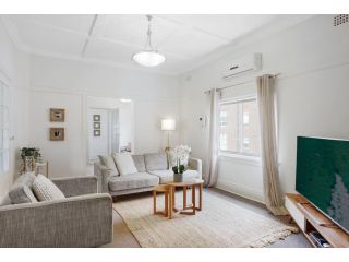 Stylish apartment near village cafes Apartment, Sydney - 1