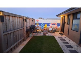 Stylish Colourfull Getaway Apartment, Margaret River Town - 3