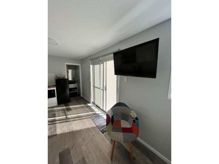 Stylish Guest Suite in Everton Hills Apartment, Queensland - imaginea 5