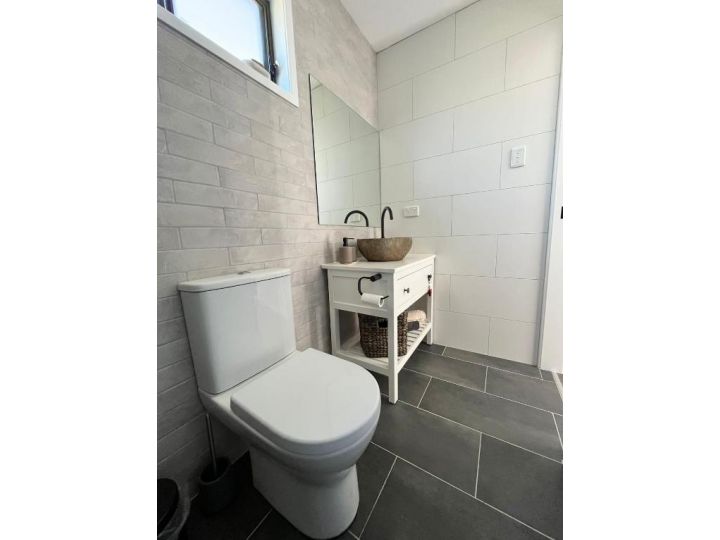 Stylish Guest Suite in Everton Hills Apartment, Queensland - imaginea 14
