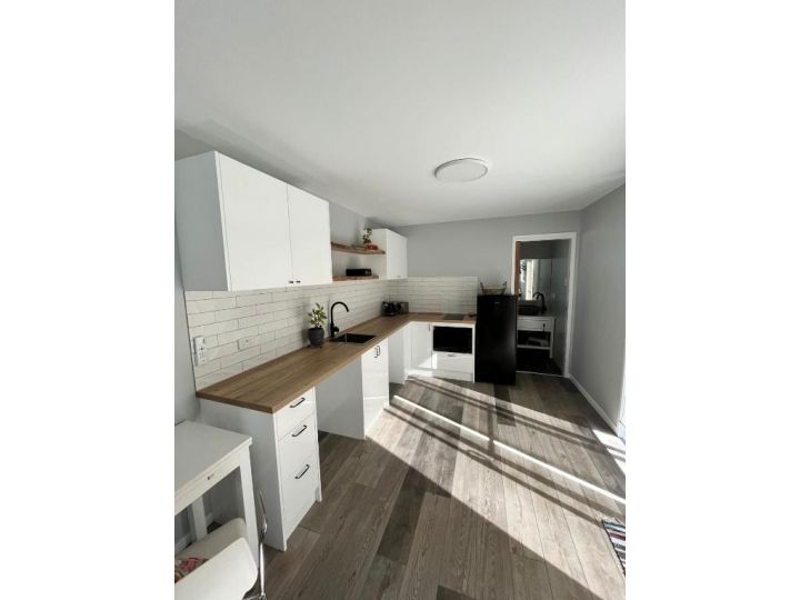 Stylish Guest Suite in Everton Hills Apartment, Queensland - imaginea 8