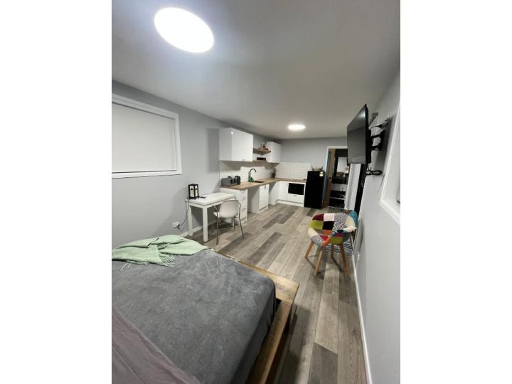 Stylish Guest Suite in Everton Hills Apartment, Queensland - imaginea 3