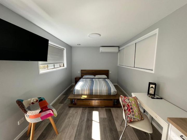 Stylish Guest Suite in Everton Hills Apartment, Queensland - imaginea 2