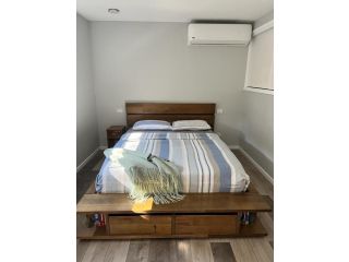 Stylish Guest Suite in Everton Hills Apartment, Queensland - 4