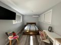 Stylish Guest Suite in Everton Hills Apartment, Queensland - thumb 2