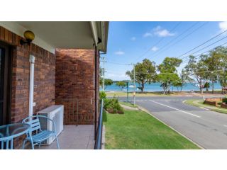 Stylish Holiday apartment opposite Bribie Foreshore Guest house, Bongaree - 2