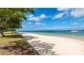 Stylish Holiday apartment opposite Bribie Foreshore Guest house, Bongaree - thumb 16