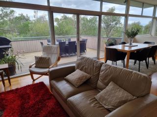 STYLISH HOLIDAY HOME OPPOSITE SURF Guest house, Inverloch - 5