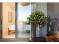 The Hideaway - Stylish Inner City Apartment Newcastle Apartment, Newcastle - thumb 7