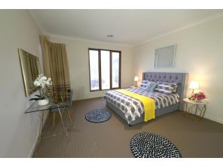 Stylish Luxe House For Big Group Near Shopping Center Guest house, Point Cook - 1