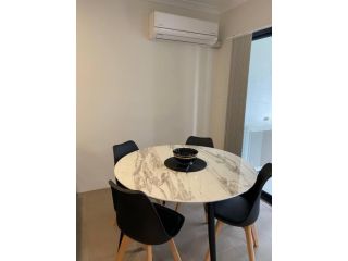 Stylish Modern Airport City WIFI Park Netflix Wine Apartment, Perth - 5