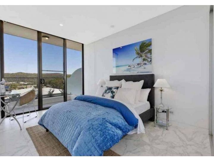 Stylish Penthouse with Views & Jacuzzi Apartment, Gosford - imaginea 4