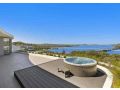Stylish Penthouse with Views & Jacuzzi Apartment, Gosford - thumb 9