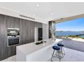 Stylish Penthouse with Views & Jacuzzi Apartment, Gosford - thumb 7