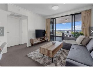 AU1 - Aurora Skyscraper CBD For Business or Pleasure Apartment, Brisbane - 2