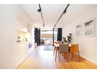 Stylish Studio with Balcony near Darling Square Apartment, Sydney - 2