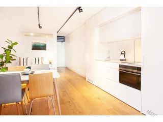 Stylish Studio with Balcony near Darling Square Apartment, Sydney - 3