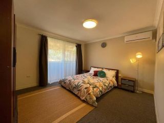 Stylish townhouse with cosy balcony Villa, Perth - 3