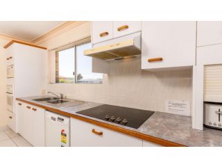 Stylish Unit Opposite Foreshore - Sylvan Beach Esp, Bellara Guest house, Bellara - 5
