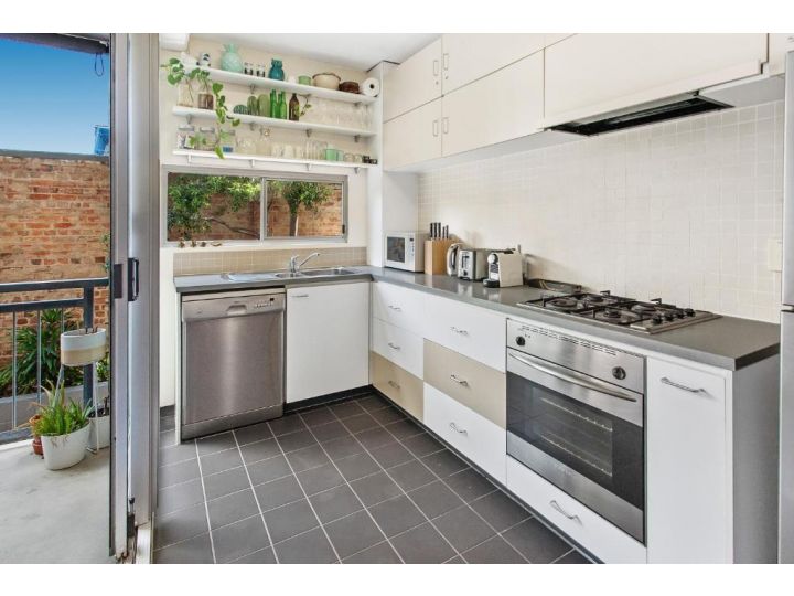 Stylish Valley Unit with Terrace, Parking and Pool Apartment, Brisbane - imaginea 3