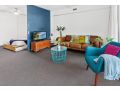 Stylish Valley Unit with Terrace, Parking and Pool Apartment, Brisbane - thumb 5