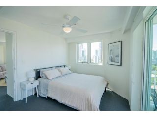 Sub Penthouse Level Apartment 1402 Apartment, Gold Coast - 5