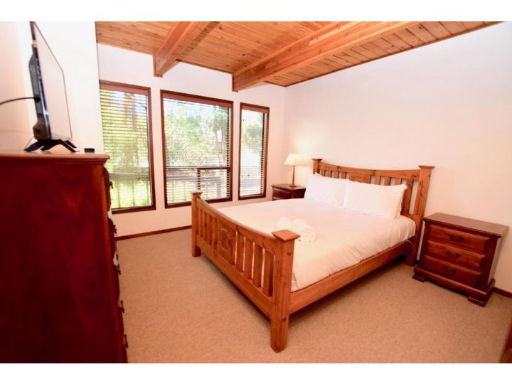 Sublime Cedar Lodge Leura Guest house, Leura - imaginea 17