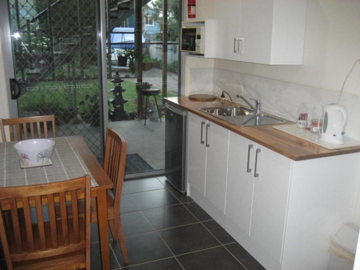Sue's Place Apartment, Bellara - imaginea 7