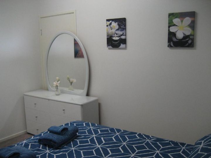 Sue's Place Apartment, Bellara - imaginea 6