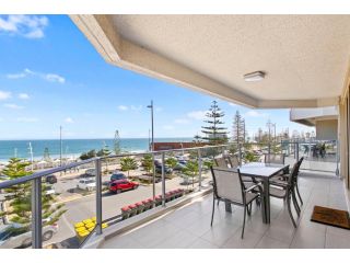 Suite 310 Sandcastles 3 Bedroom Deluxe Aparthotel, Perth - 2