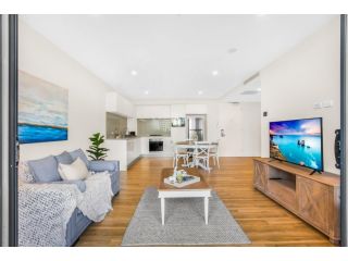 Sun Drenched Apartment in the Heart of Surfers Apartment, Gold Coast - 2