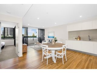 Sun Drenched Apartment in the Heart of Surfers Apartment, Gold Coast - 1