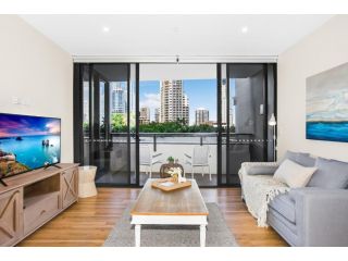 Sun Drenched Apartment in the Heart of Surfers Apartment, Gold Coast - 3