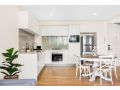 Sun Drenched Apartment in the Heart of Surfers Apartment, Gold Coast - thumb 6