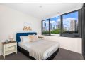 Sun Drenched Apartment in the Heart of Surfers Apartment, Gold Coast - thumb 8