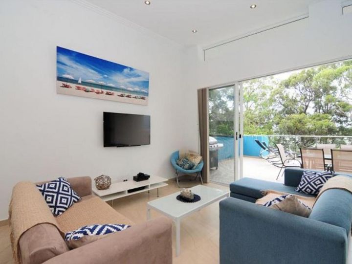 Sun Filled Balcony Just a 2 Minute Walk to the Beach Guest house, Huskisson - imaginea 1