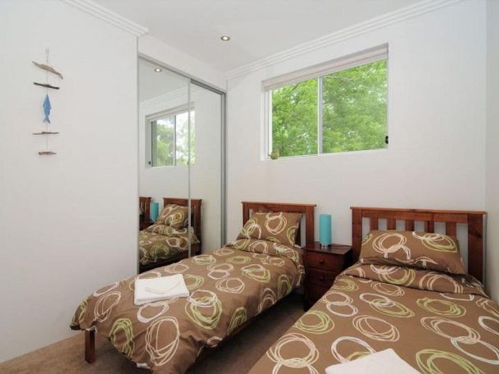 Sun Filled Balcony Just a 2 Minute Walk to the Beach Guest house, Huskisson - imaginea 10