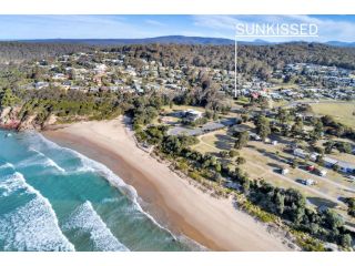 Sun Kissed - As close as you get to Pambula Beach Guest house, New South Wales - 2