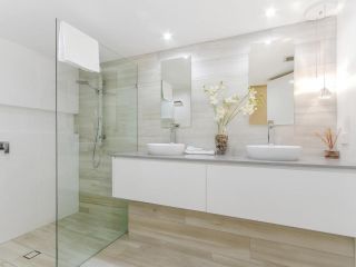 Sunbird Beach Resort Hotel, Gold Coast - 4