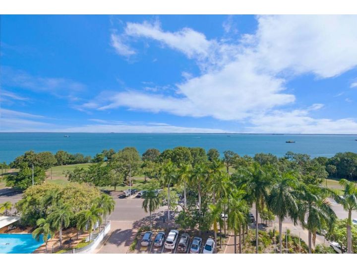 Sundrenched and Scenic with Sprawling Water Views Apartment, Darwin - imaginea 3