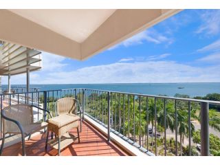Sundrenched and Scenic with Sprawling Water Views Apartment, Darwin - 2