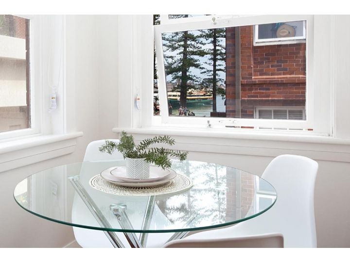 Sunlit 2-bed Apartment Metres From the Beach Apartment, Sydney - imaginea 11