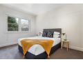 Sunlit Unit on Main Dining and Shopping Strip Apartment, Sydney - thumb 11