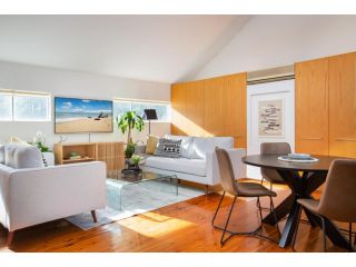 Sunlit Two-Bedroom Unit With Sprawling BBQ Deck Apartment, Sydney - 1