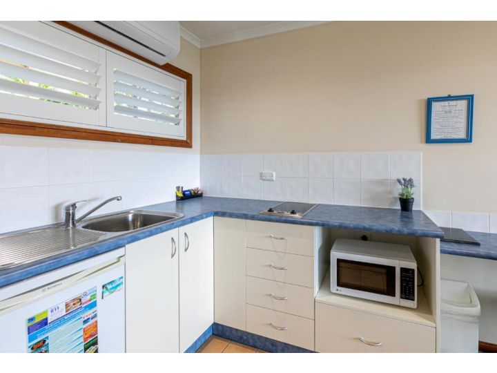 Sunlit Waters Studio Apartments Aparthotel, Airlie Beach - imaginea 16