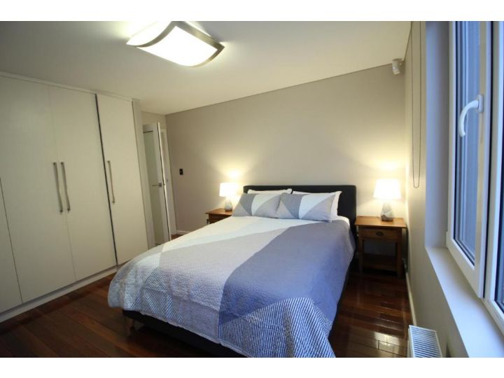 Sunny 3 Bedroom Apartment in Sandy Bay Apartment, Sandy Bay - imaginea 14
